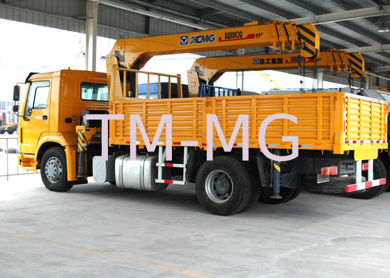 Langlebiges Gut 8 Ton Transportation Telescopic Boom Truck brachte Kran an